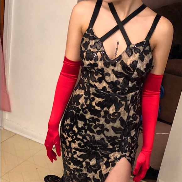 Custom made red and black sequin gown - Picture 4 of 4